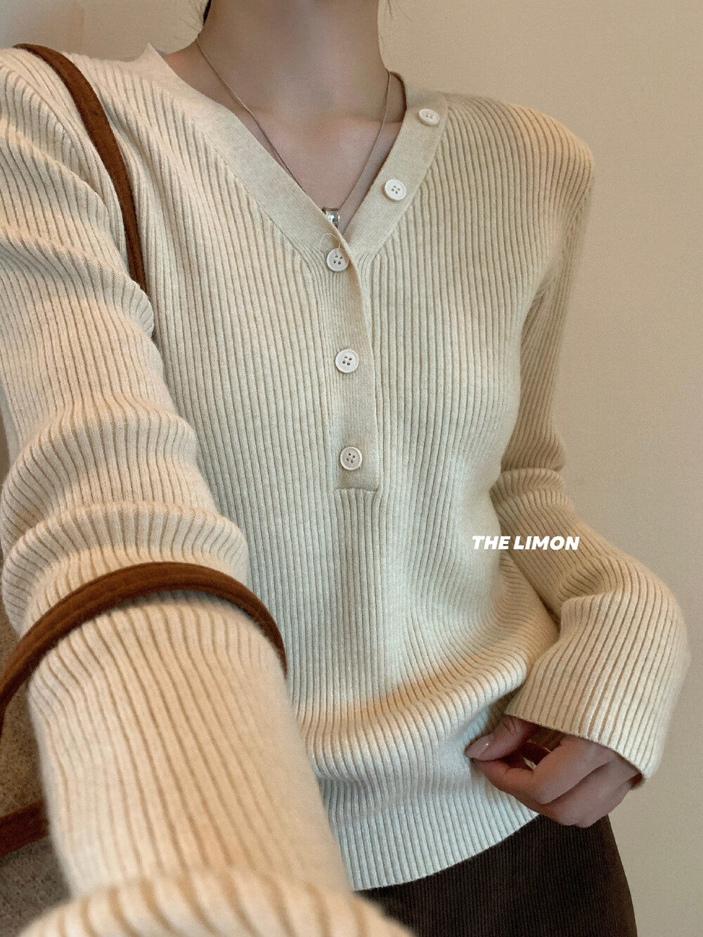 【L99909】檸檬秋冬超修身V領纽扣長袖針織衫251117