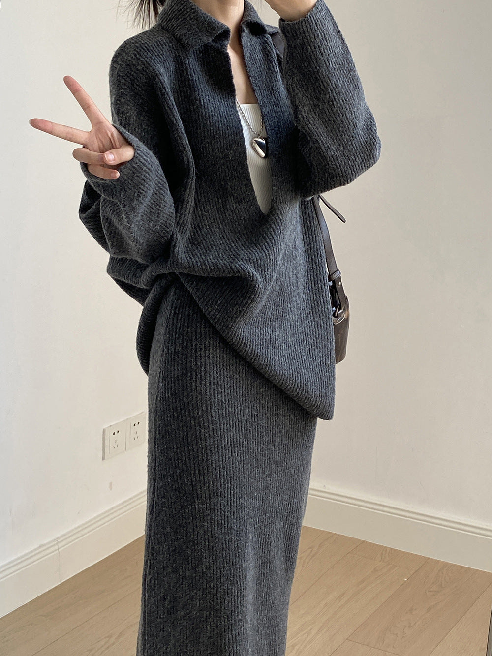 【YP680】 實拍深V慵懶毛衣＋針織長裙(含羊6%) 套裝251023
