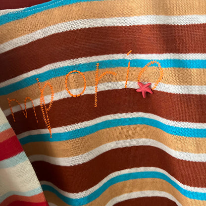 【LD11397】韓系舒適棉感🌟立體刺繡字母條紋圓領短袖T恤260720