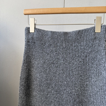 【YP680】 實拍深V慵懶毛衣＋針織長裙(含羊6%) 套裝251023