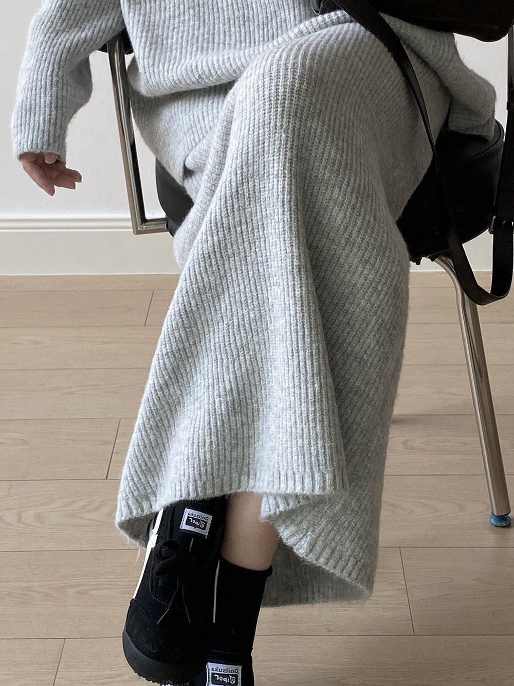 【YP680】 實拍深V慵懶毛衣＋針織長裙(含羊6%) 套裝251023