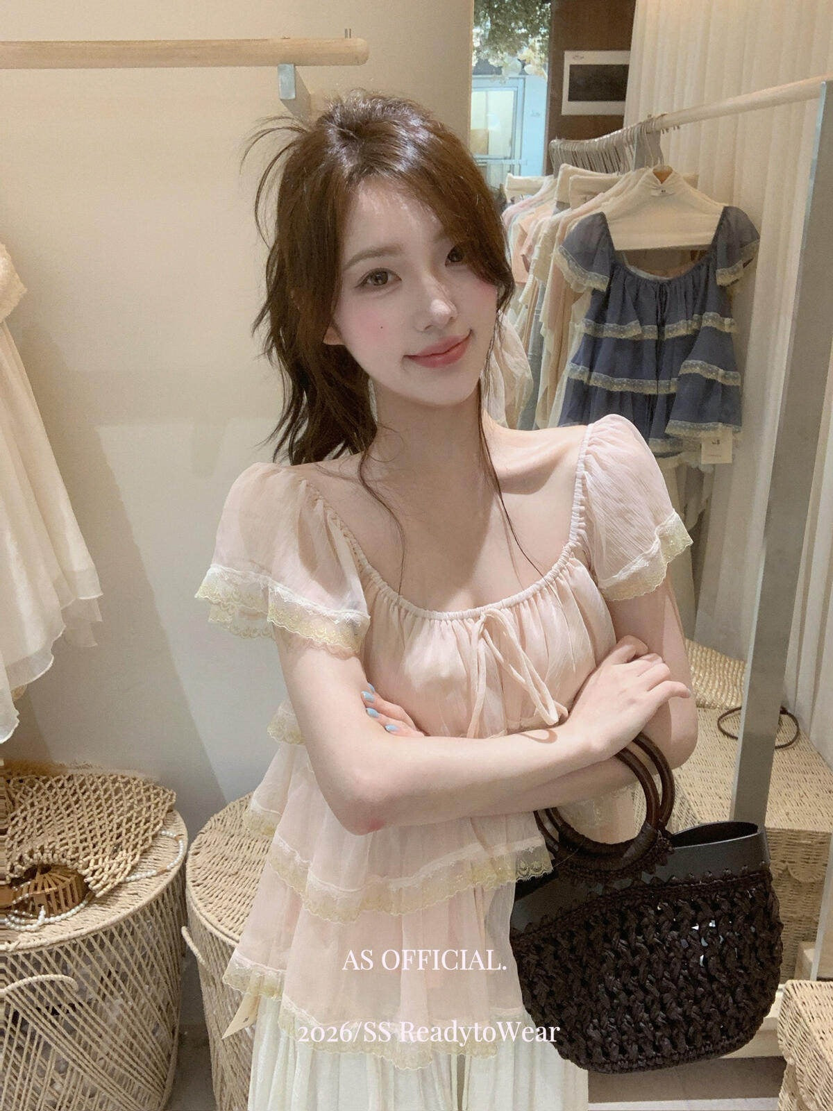 【L28239】法式甜美初戀感🌸氛圍感蕾絲拼接荷葉邊綁帶短袖上衣260526