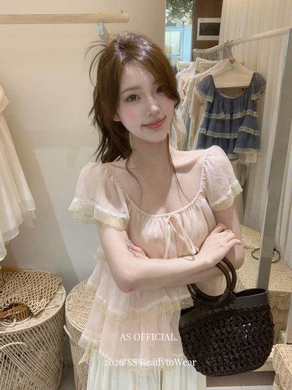 【L28239】法式甜美初戀感🌸氛圍感蕾絲拼接荷葉邊綁帶短袖上衣260526