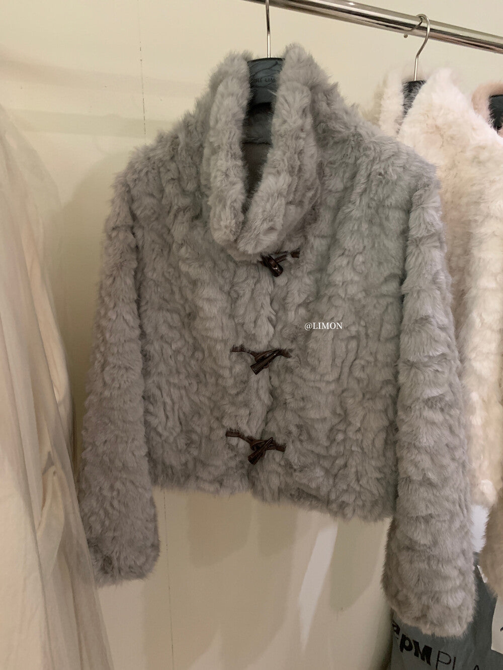 【L1230】實拍檸檬冬季加厚保暖立領牛角扣仿皮草外套251117