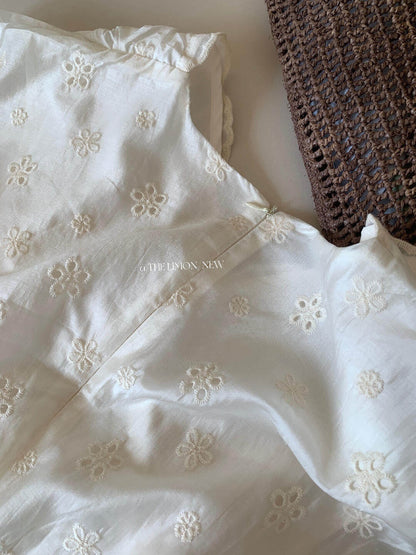 【L10551】時髦法式女伶✨氣質鏤空刺繡顯瘦收腰綁帶V領短袖襯衫260518