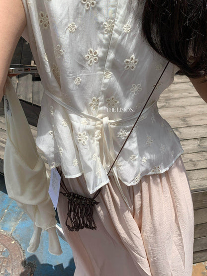 【L10551】時髦法式女伶✨氣質鏤空刺繡顯瘦收腰綁帶V領短袖襯衫260518