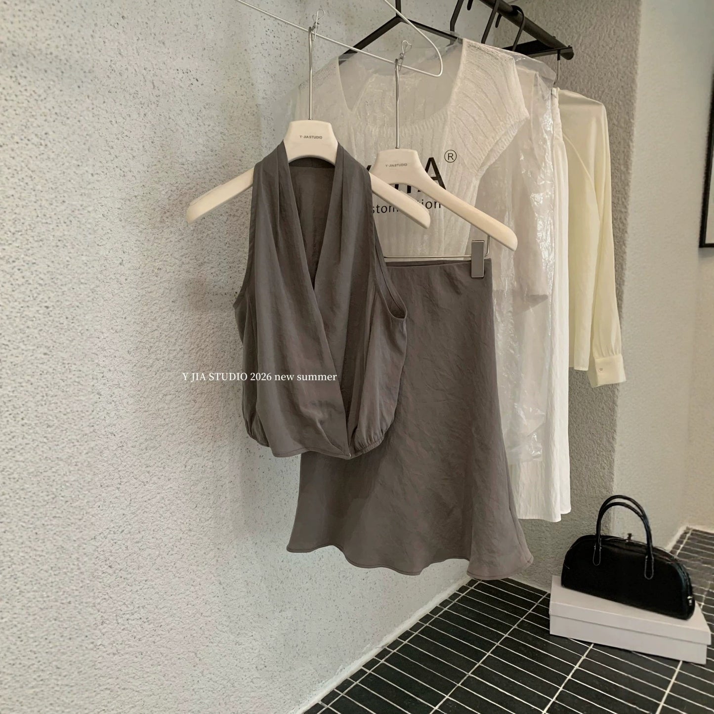 【L2350】Y.JIA高級時髦精穿搭🍷V領繞頸無袖上衣+流光緞面魚尾半身裙套裝260706
