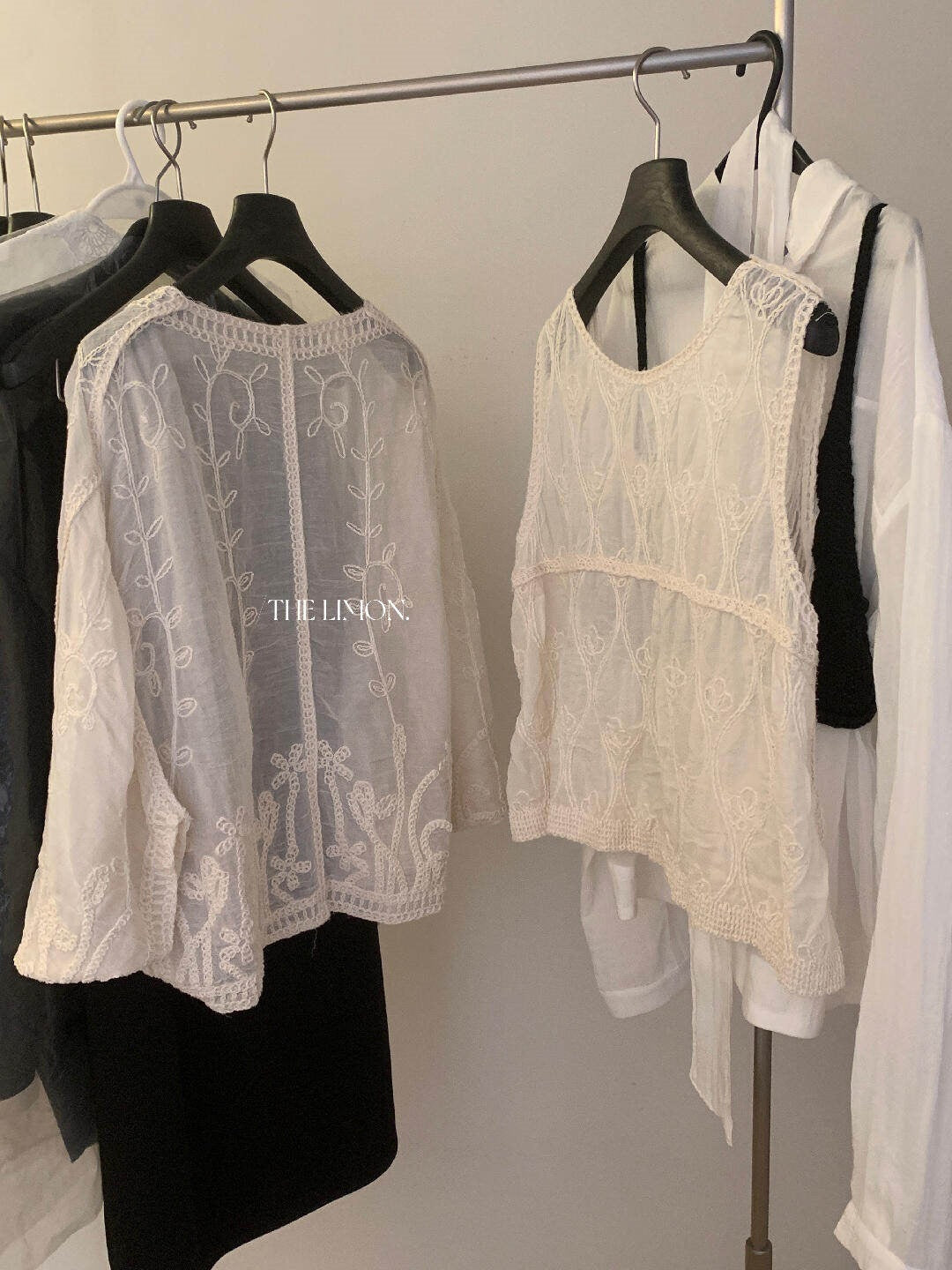 【L10711】法式浪漫仙女系🕊️重工精緻刺繡披肩+無袖蕾絲背心套裝260526