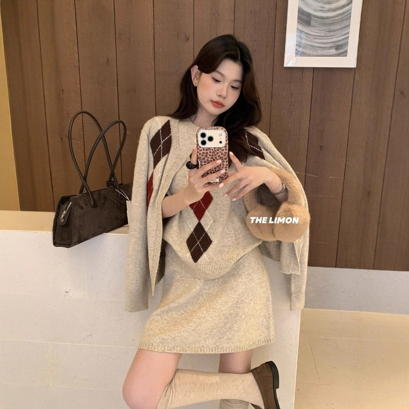 【L6880】實拍檸檬秋冬菱格針織開衫+圓領背心+針織裙251117