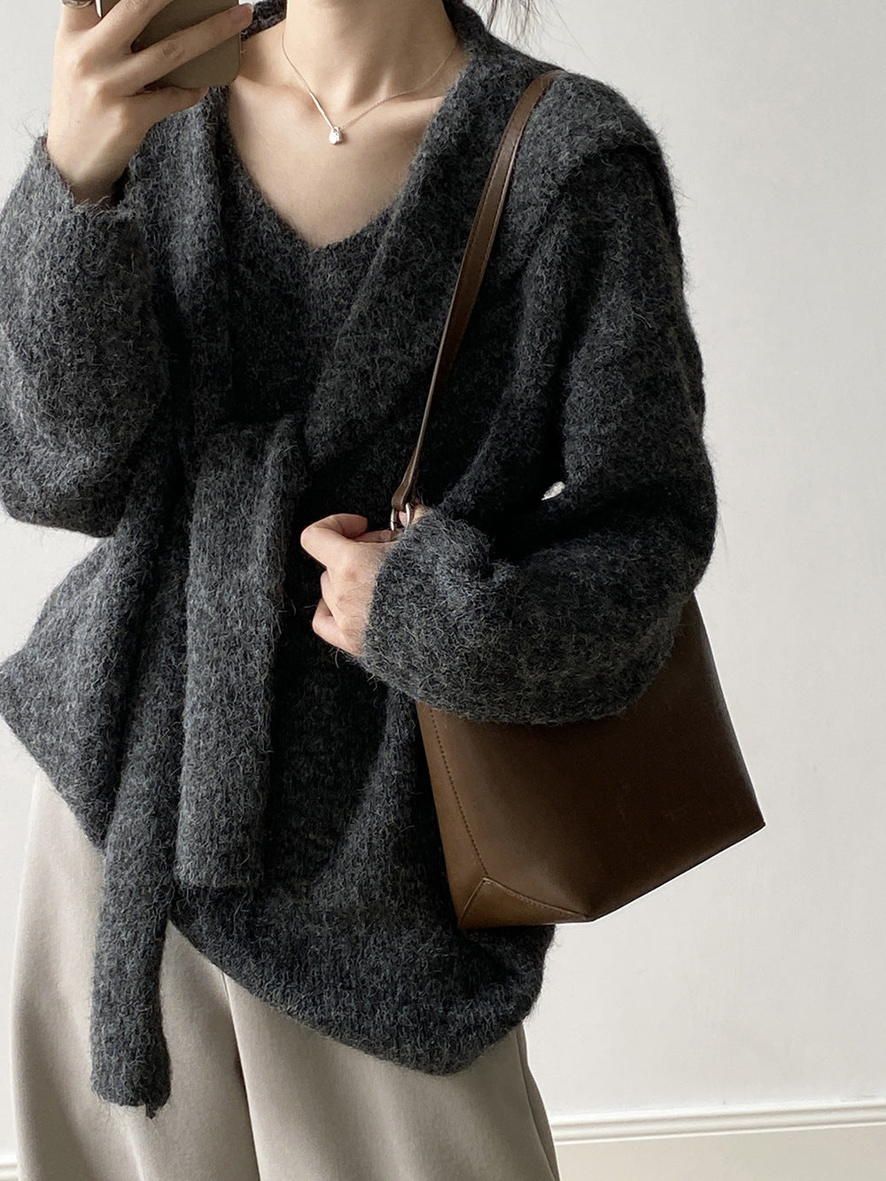 【Y25805】 實拍溫柔軟糯V領毛衣+針織披肩(含羊毛3％）251023