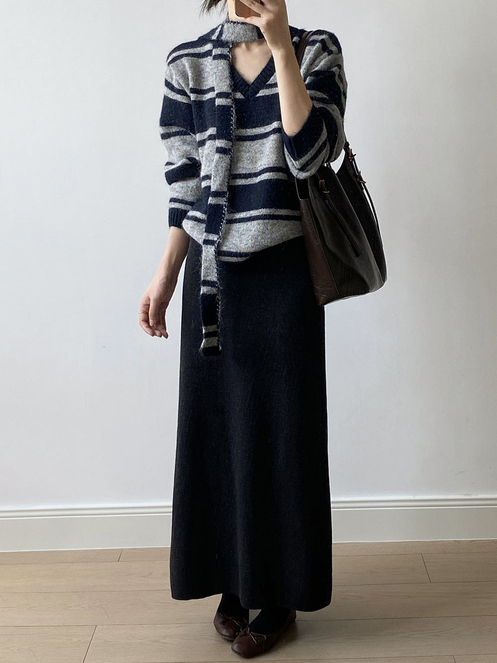 【Y25109】 實拍慵懶條紋V領毛衣＋圍巾(含羊毛3%) 251023