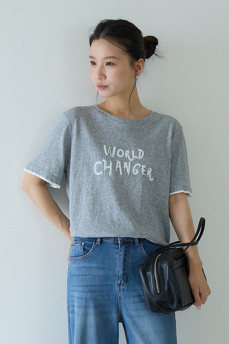 【LD11259】休閒百搭款！韓系個性刺繡字母花邊/荷葉袖寬鬆短袖上衣260512