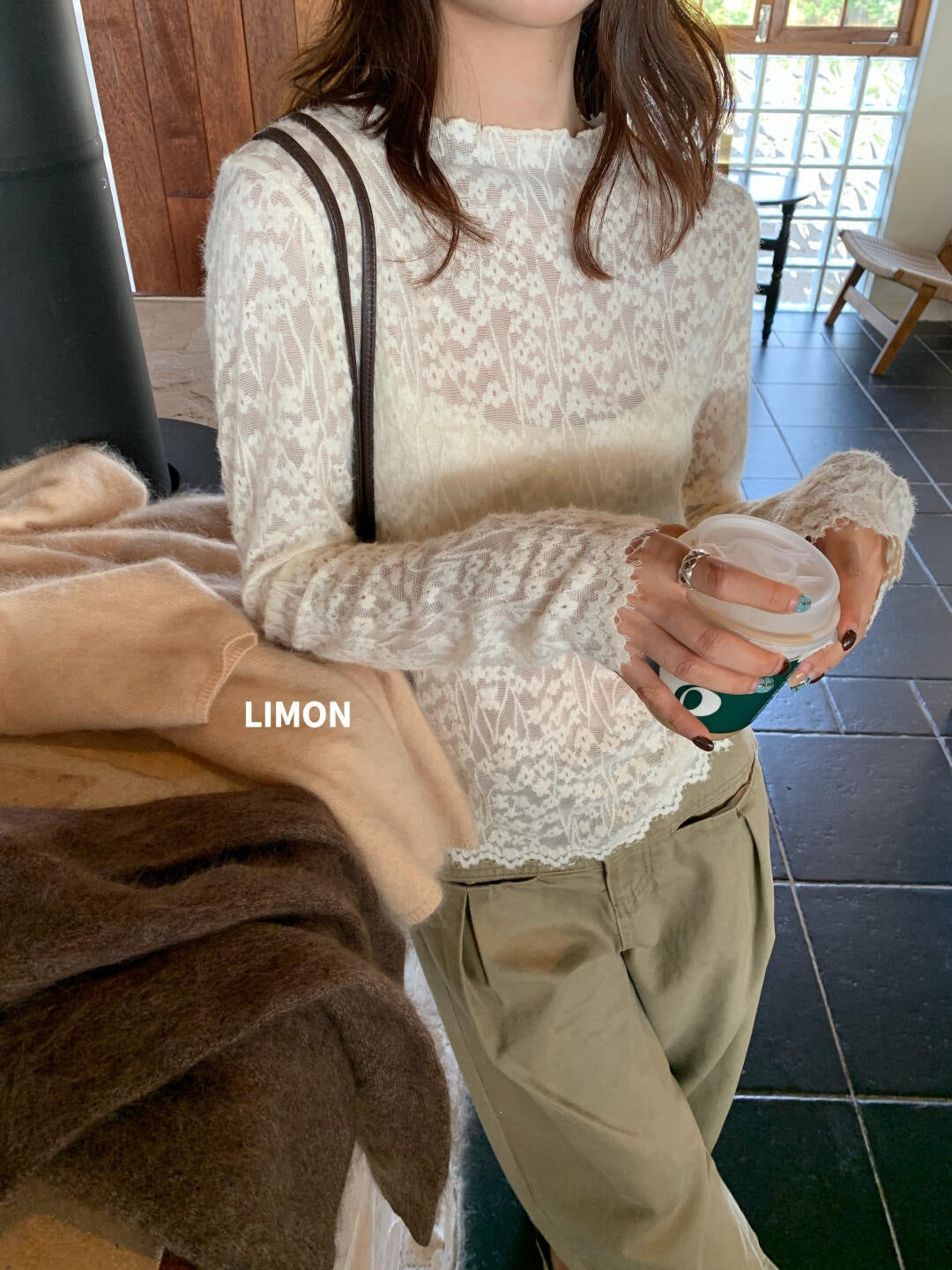 【L11371】檸檬家精緻法式・軟糯鉤花圓領長袖蕾絲上衣260916