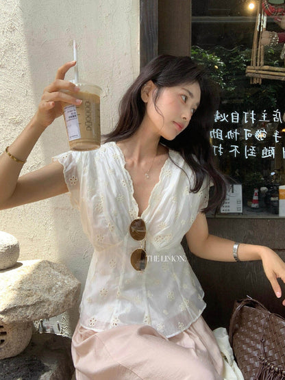 【L10551】時髦法式女伶✨氣質鏤空刺繡顯瘦收腰綁帶V領短袖襯衫260518
