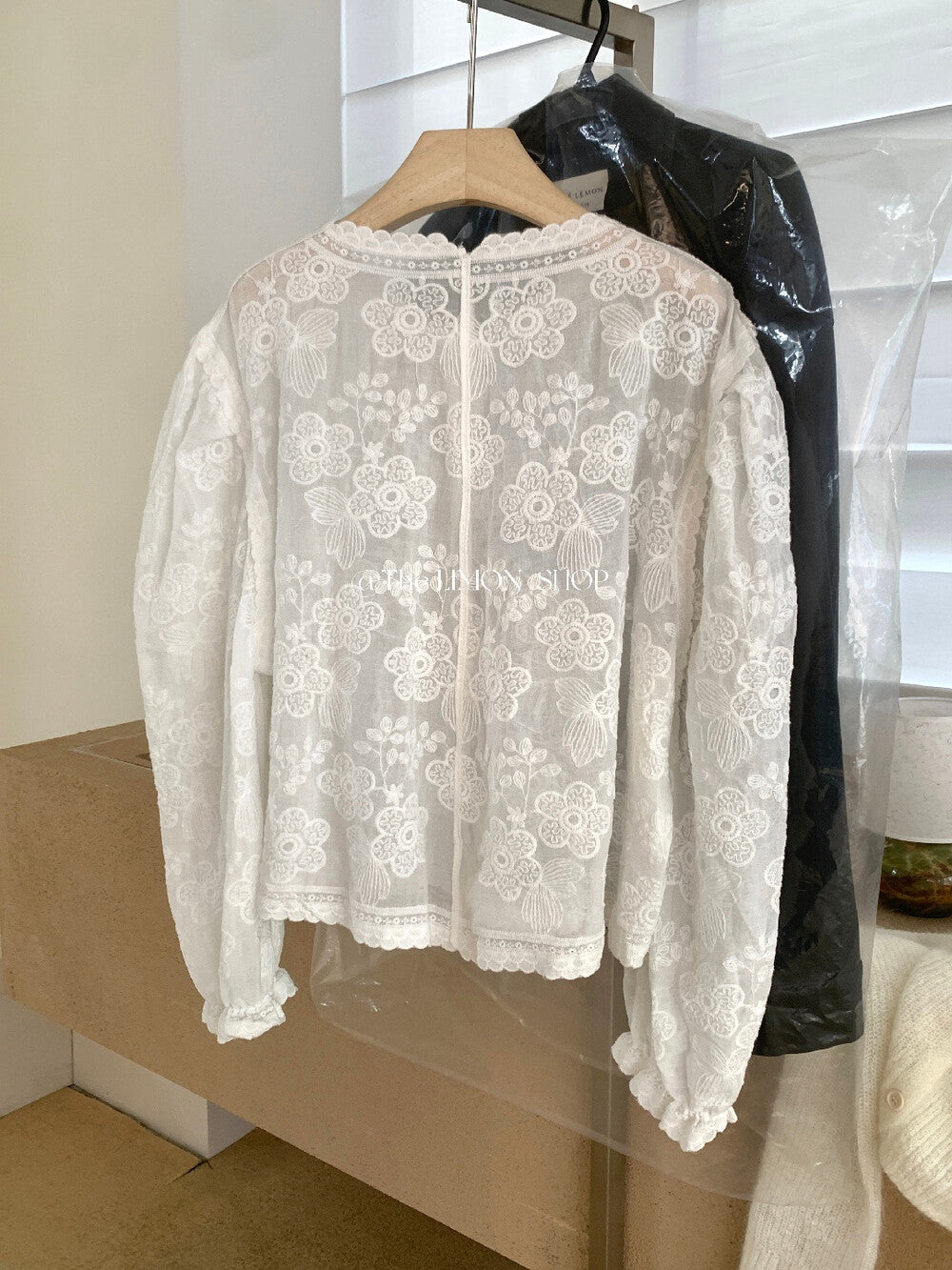 【L10200】實拍檸檬家氣質法式復古白色蕾絲花邊/刺繡長袖襯衫260310