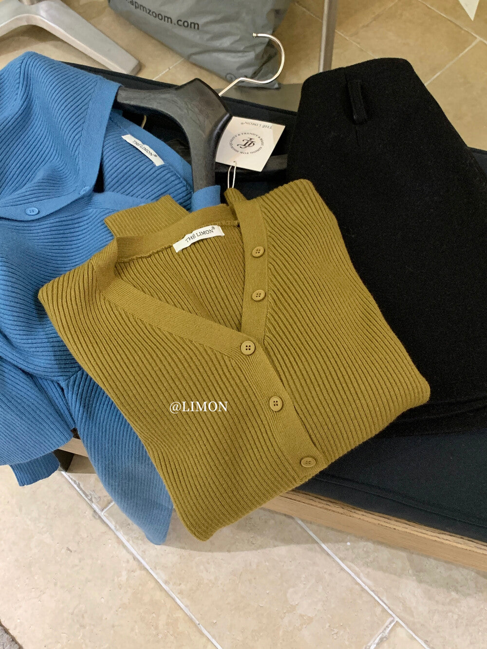 【L99909】檸檬秋冬超修身V領纽扣長袖針織衫251117