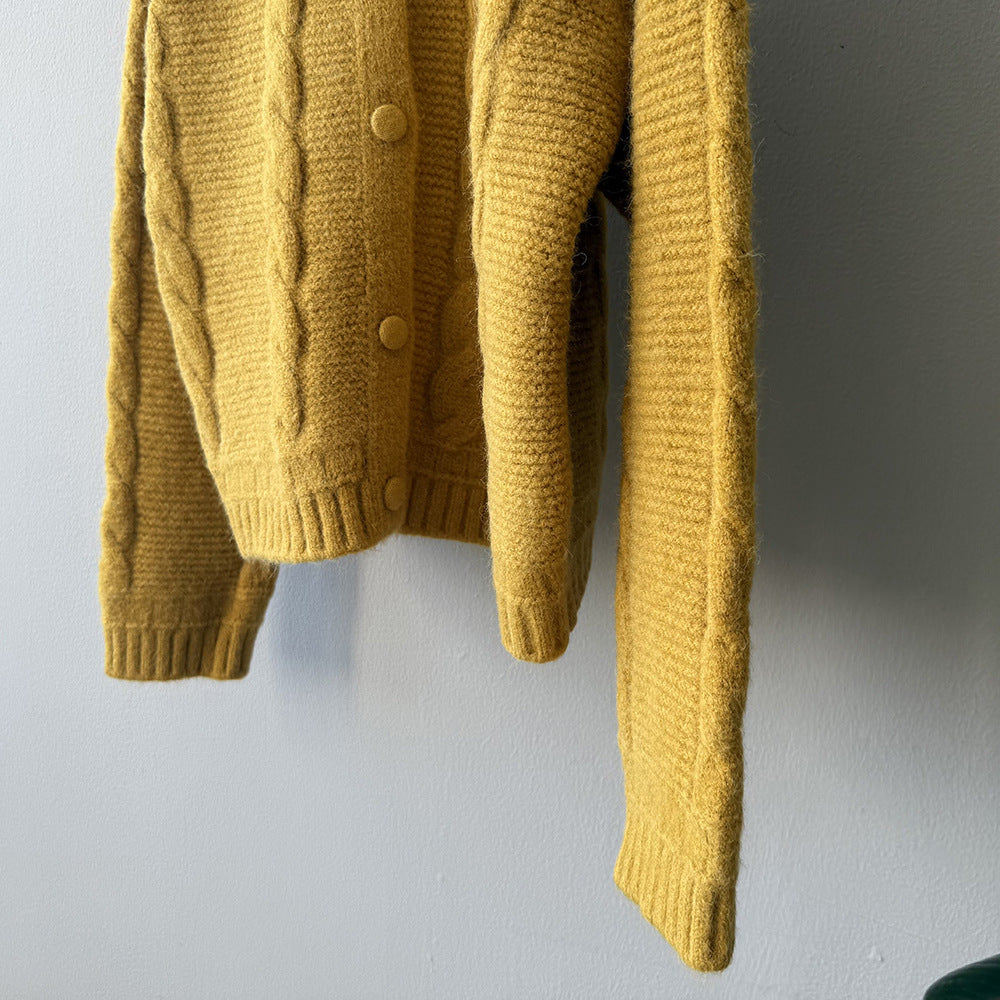 【YP2556】實拍微甜圓領包扣麻花針織外套251023