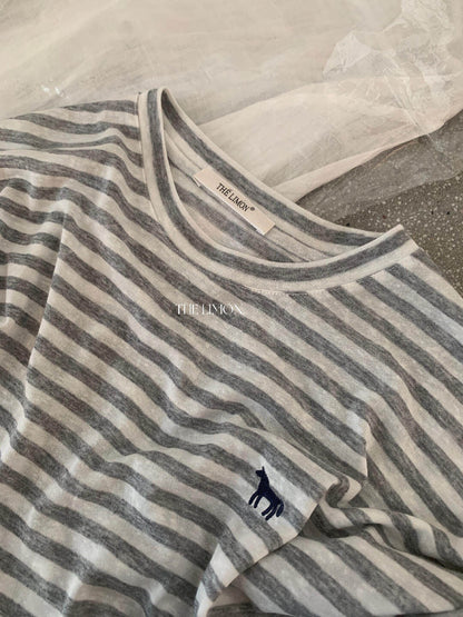 【L10695】韓系復古學院風🐎百搭親膚條紋小馬刺繡圓領短袖T恤260526