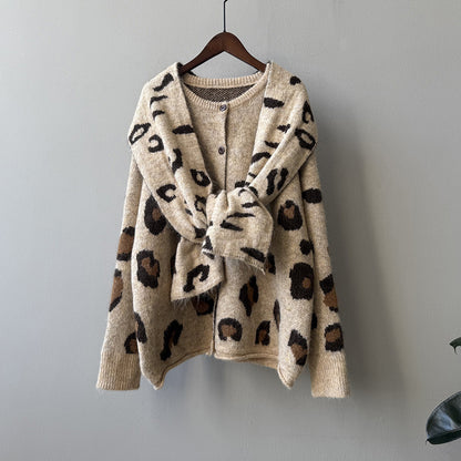 【YP2598】 實拍秋冬慵懶豹紋開衫毛衣+圍巾（含羊毛3%)251023