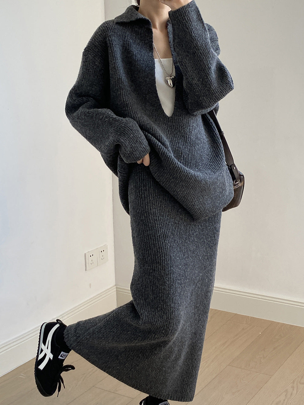 【YP680】 實拍深V慵懶毛衣＋針織長裙(含羊6%) 套裝251023